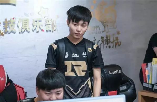 一消息背后 一消息背后