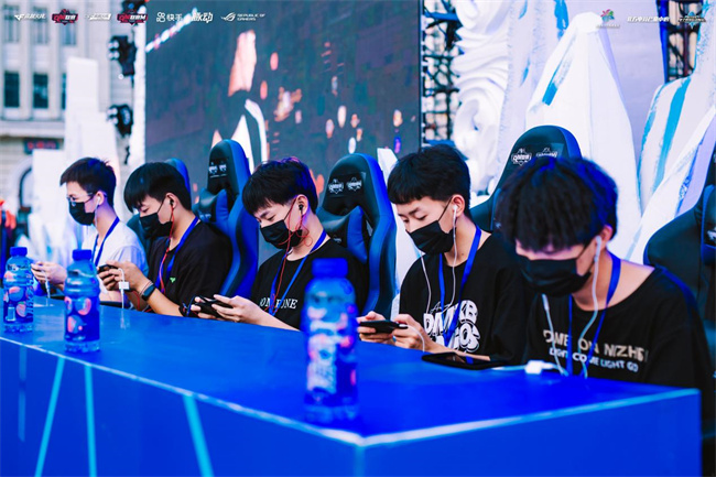 他们缺少创 他们缺少创